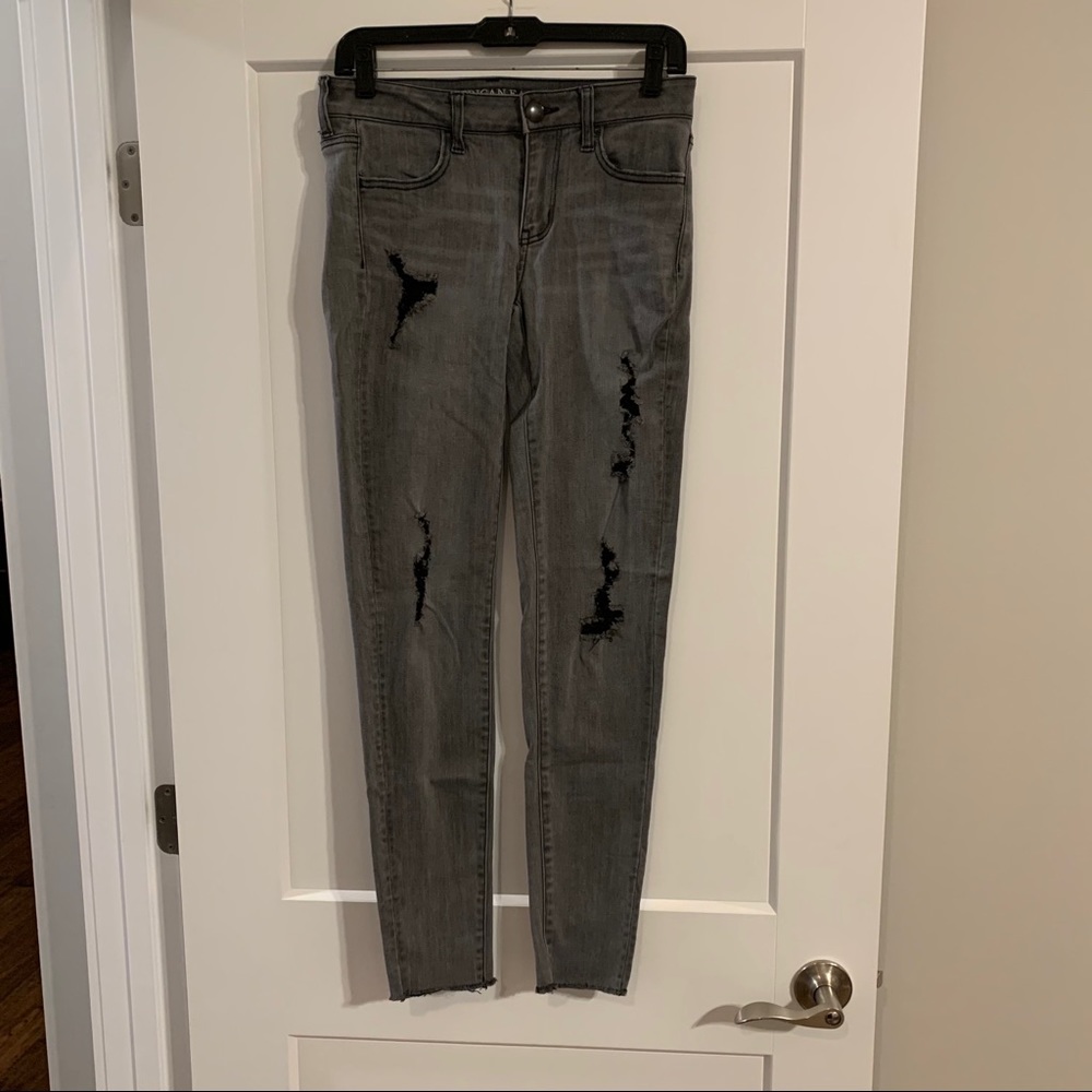 American Eagle distressed jegging